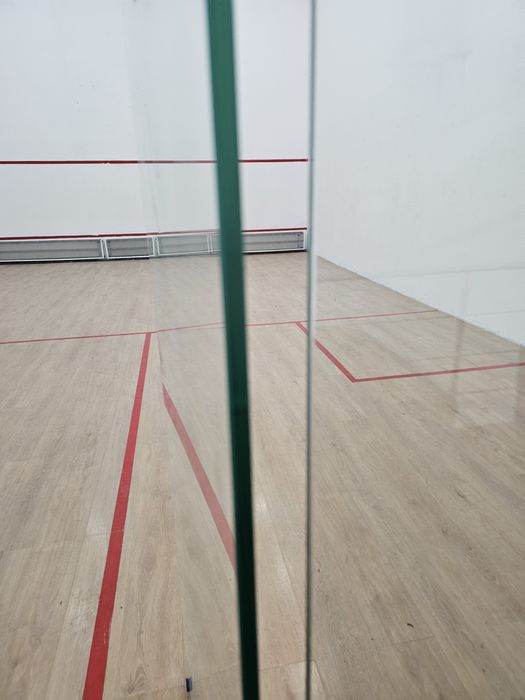Perete sticlă securizată teren Squash
