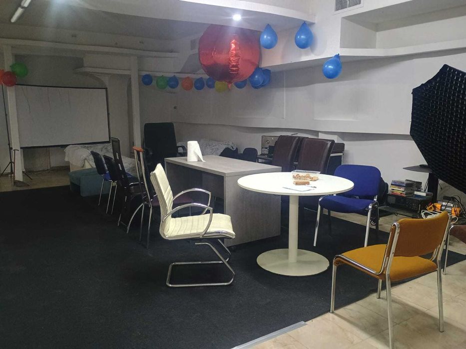 Spatiu amenajat cu diferite facilitati pt petreceri private,petreceri de firma,cursuri,seminarii,sala conferinta sau prezentari,studiou foto -video