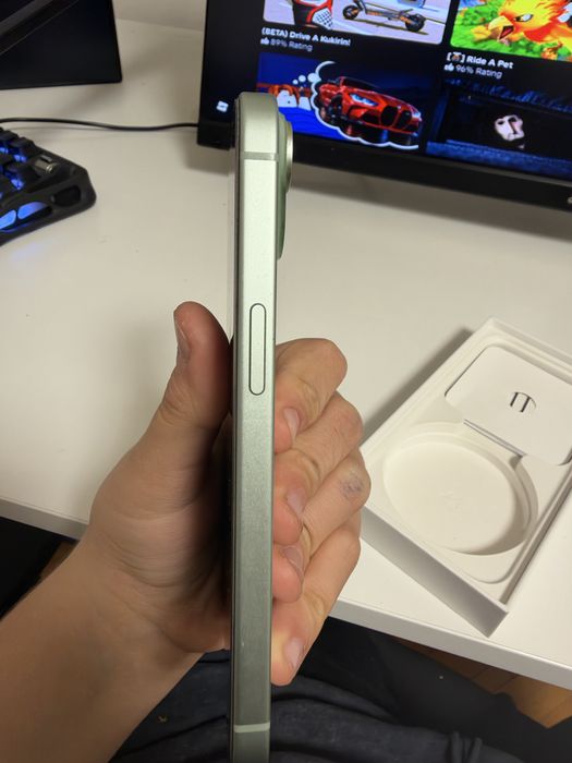 NEGOCIABIL  DOAR IN CLUJ Vând iPhone 15, 128 GB, culoare Mint. Telefonul funcționează foarte bine și poate fi testat la predare.