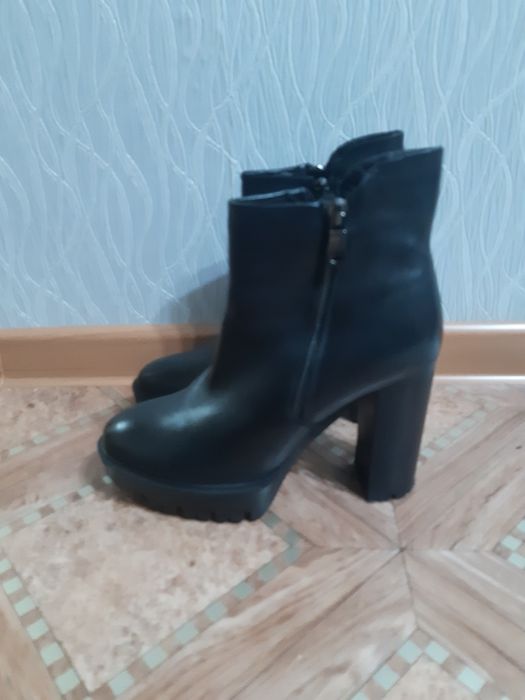 Продам ботильоны кожаные 39 размер