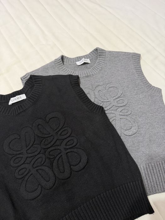 *Loewe* дамски пуловери с-размер