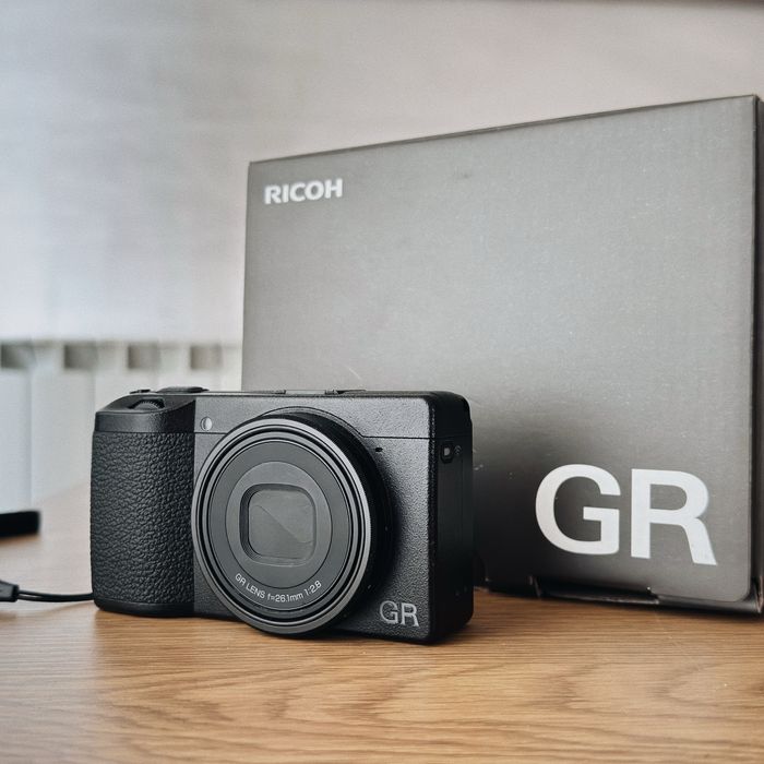 RICOH GR IIIx в mint състояние