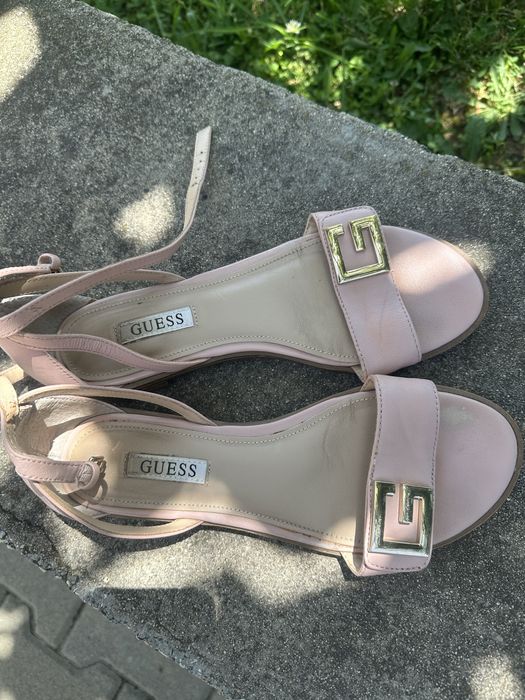 Кожени сандали Guess