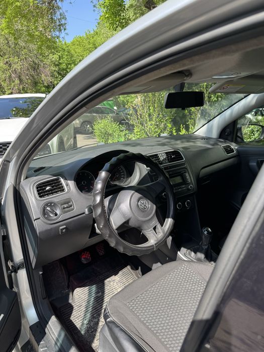 Продам машину polo 2012 год .