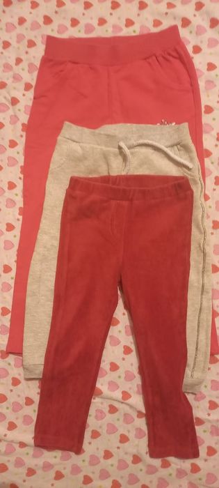 Продаются детские вещи.