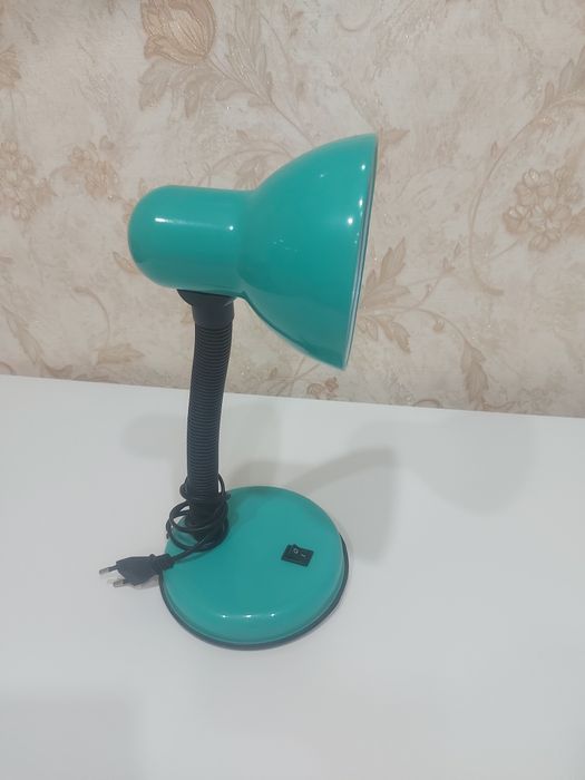 Продам настольный светильник.