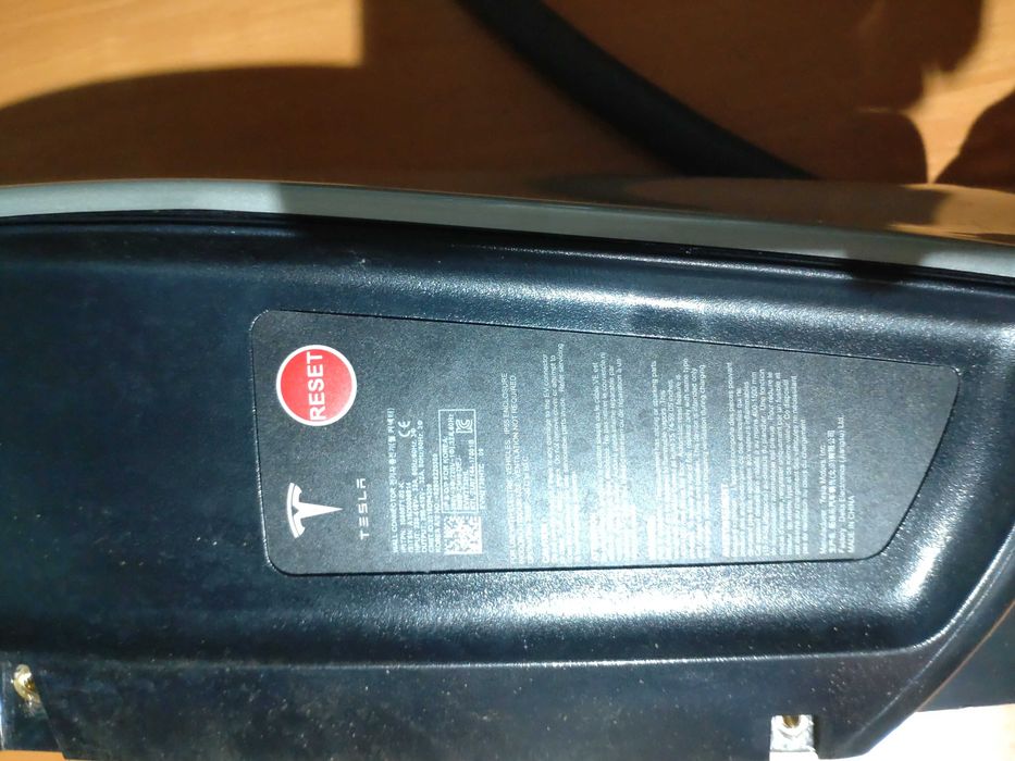 Зарядна станция Tesla Wall Connector gen 2