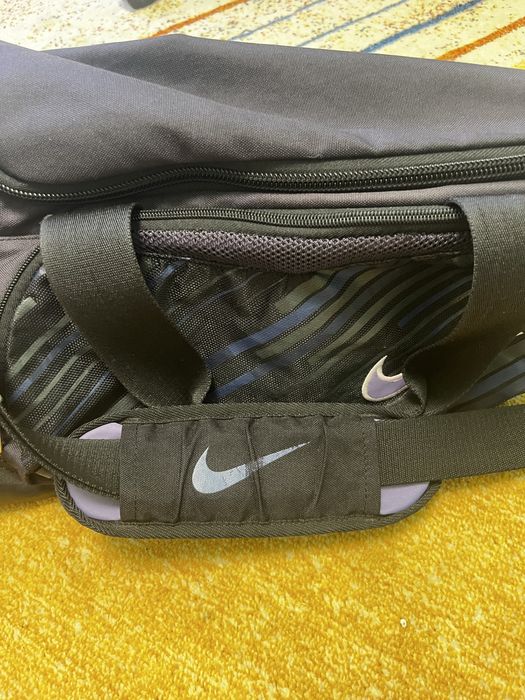 Geanta nike ca noua+compleu