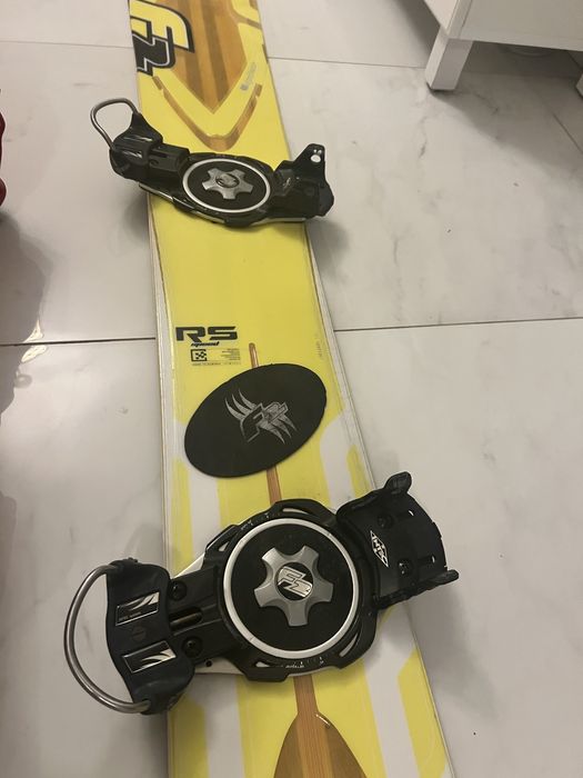 Placǎ snowboard de vitezǎ F2 RS + Clǎpari Deeluxe şi prinderi