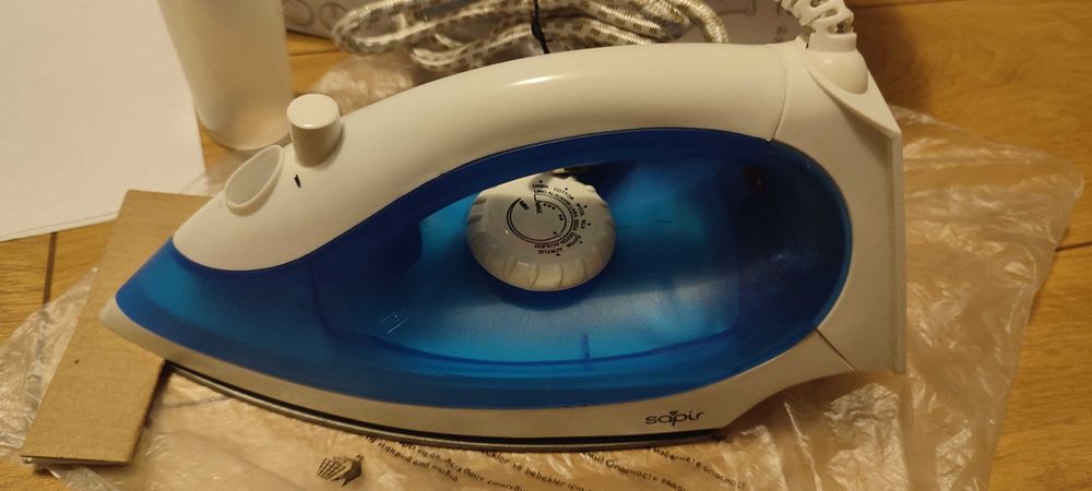 Парна ютия Sapir 1200W, струя пара, термостат, синя