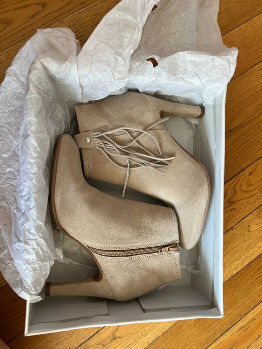 Боти с ток от естествен велур на Promod