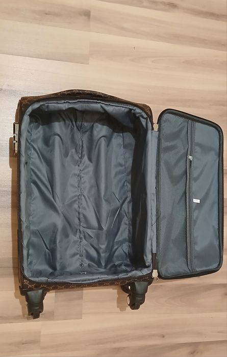 Продам чемодан продам