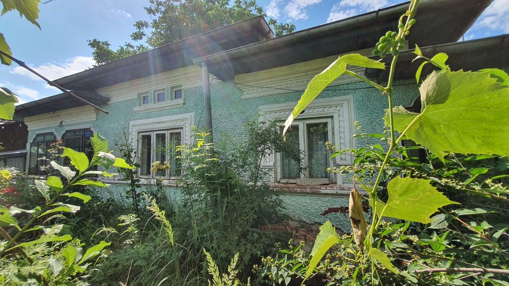 De vânzare teren 6378 mp cu casă bătrânească, gaze, apă și canalizare la poartă, Brăteștii de Jos   39.999  negociabil.