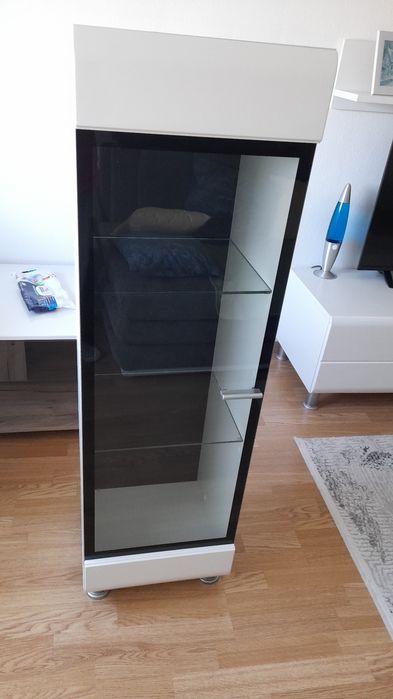 Vind corp dulap din mdf și sticlă.