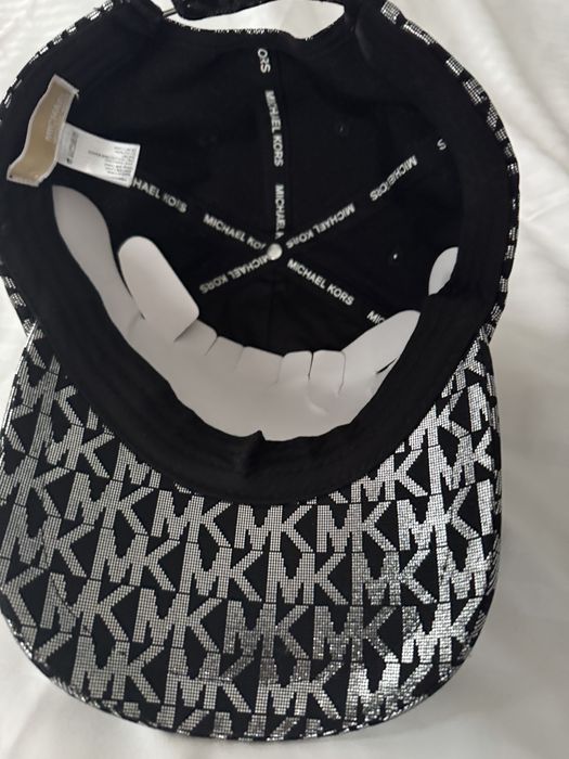 Шапка с козирка Michael Kors