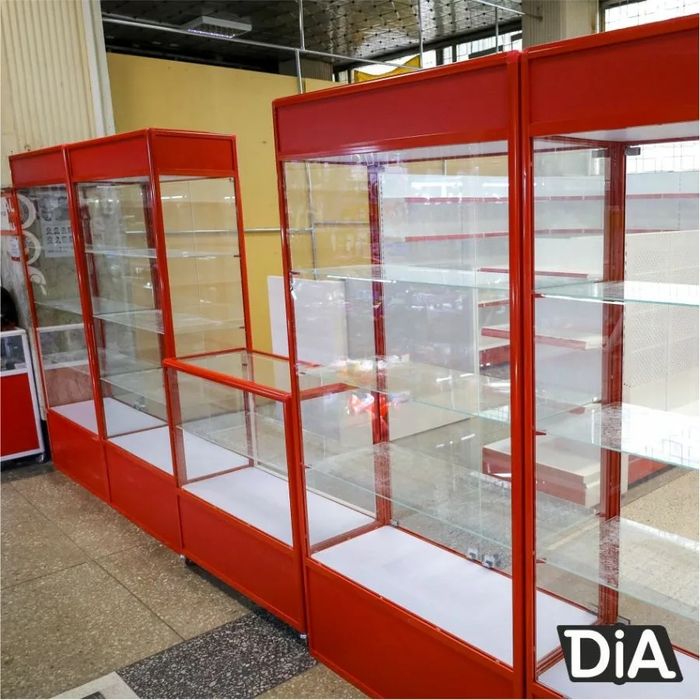 Витрины Dia красного цвета
