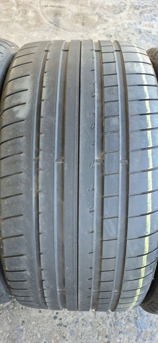 4 anvelope vara runflat Goodyear,fata 245/40/19,spate 275/35/19.Pretul este pe bucata.