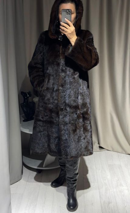 Шуба норковая с капюшоном.