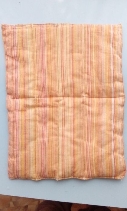 Подушки сидушки на синтепоне.ватине.перо.