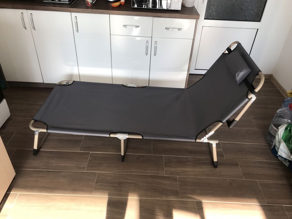 Походно    легло    и   шезлонг  -  2   в    1   -  налично.
