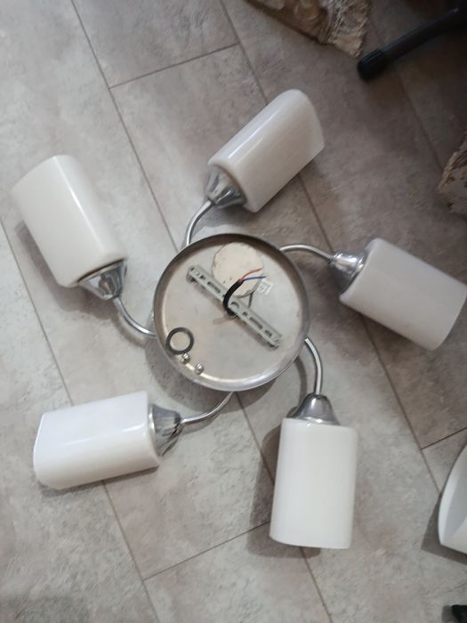 Продам люстру в хорошем состоянии.