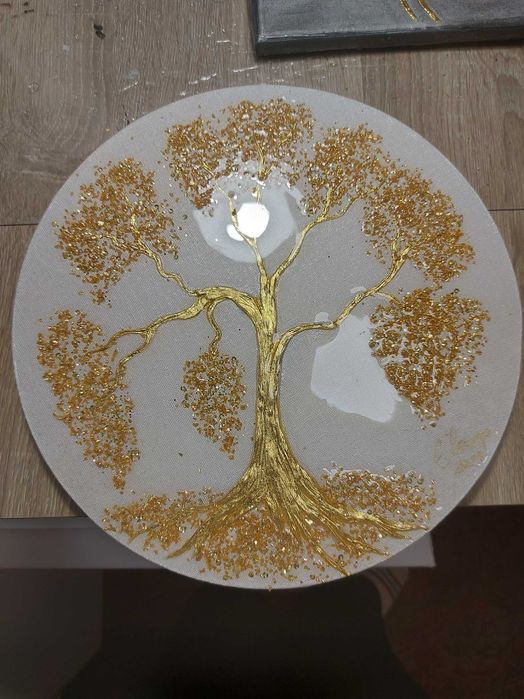 Рисувам картини по поръчка.