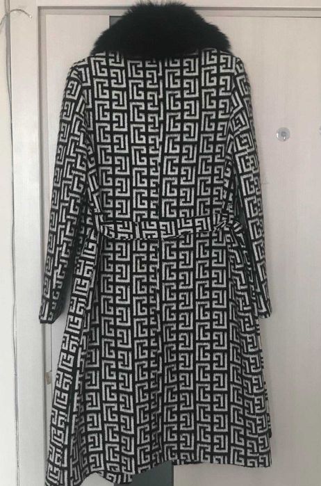 BALMAIN eлегантно дамско палто  НОВО