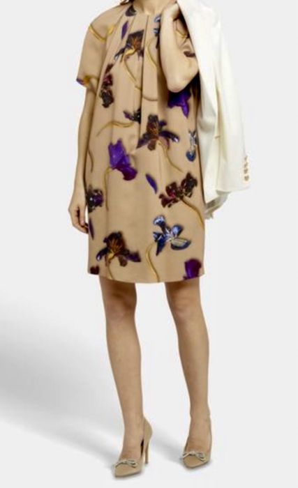 Рокля Escada цвят нюд