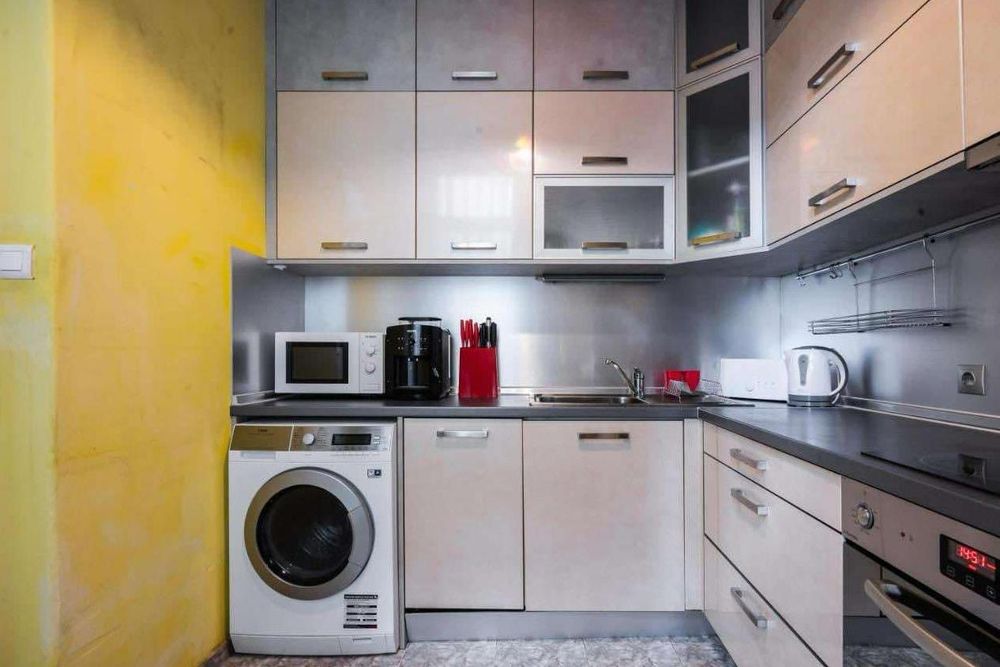 Дава се под наем Тристаен апартамент в София, Център - 100 кв.м за 1200 € - Снимка #3