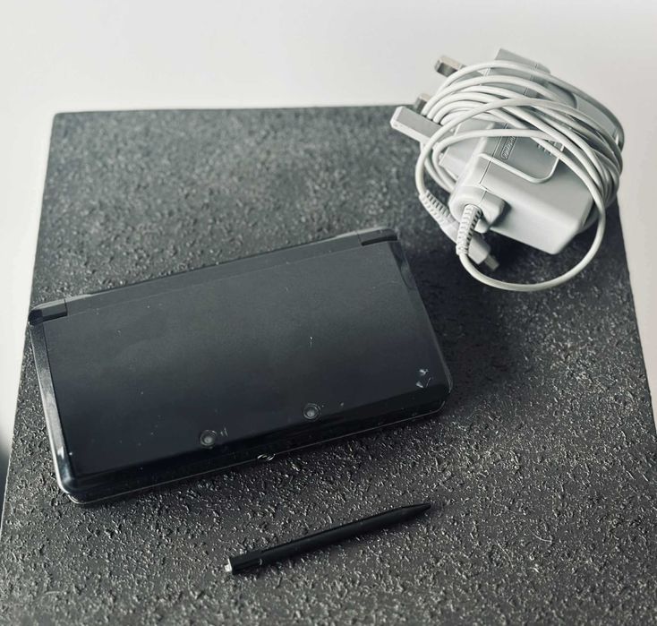 Nintendo 3DS Black + 70 игри Pokemon Zelda Mario Нинтендо