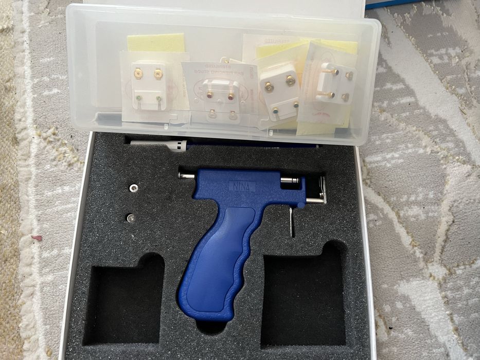 Продам пистолет для прокола ушей NINA