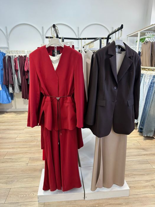 Продается рейлы для одежды /вешало  рейл напольное