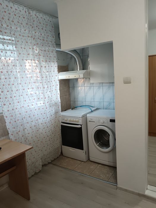 Închiriez garsoniera