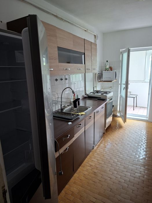 Închiriez apartament 3 camere MB