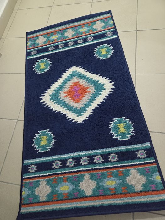 Vand 3 covoare la pretul de 80 lei