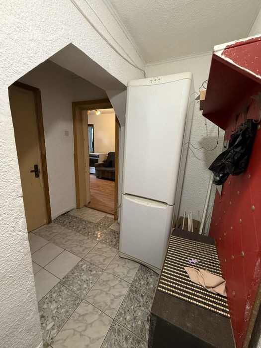 Vand apartament 2 camere, etaj 2