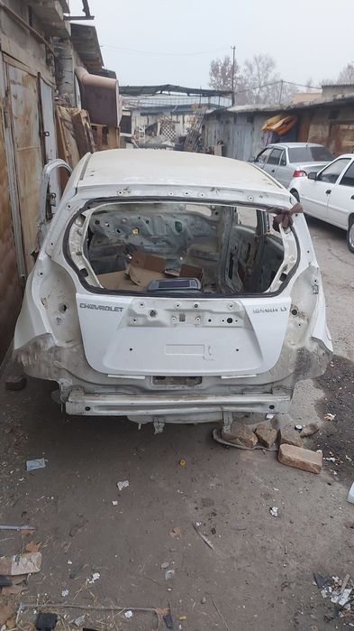 Spark kuzov  sotiladi