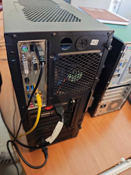 Геймърски компютър + механична клавиатура и геймърска мишка