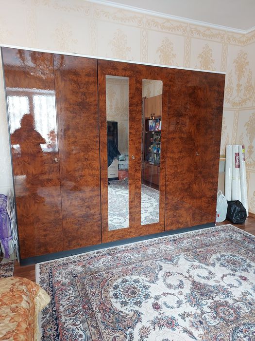 Продам спальный гарнитур "Роза".