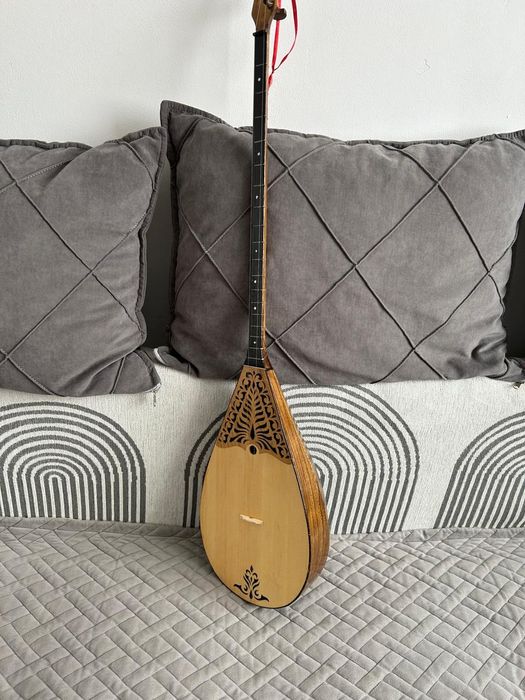 Продам домбру почи новая