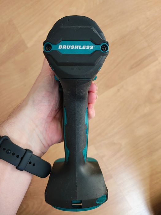 Bormasina percutie, insurubat, Makita