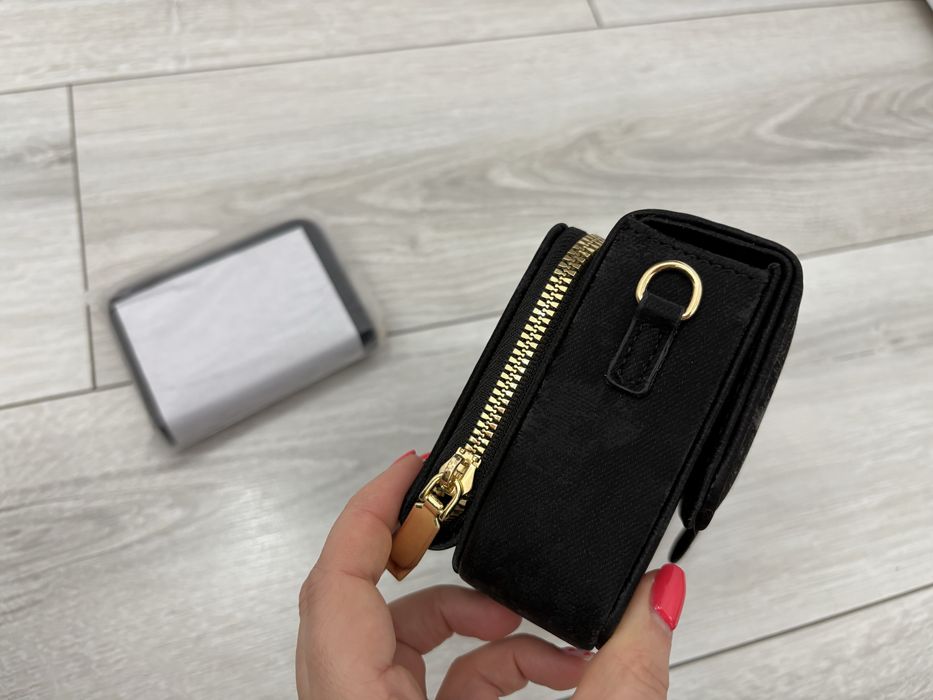 Красива и практична дамска чанта с протмоне и отделение за телефон