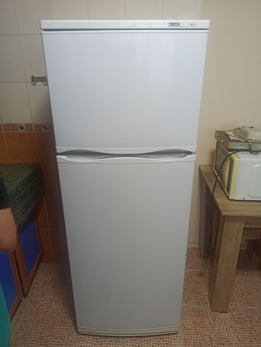 Продается холодильник Атлант