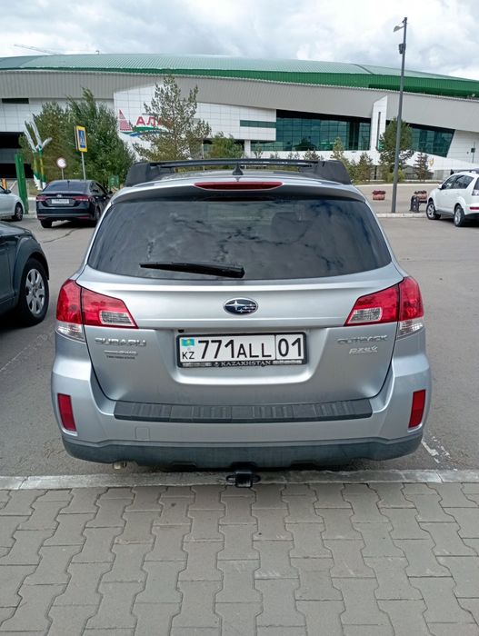 Продам машину Субару аутбек 2012 года