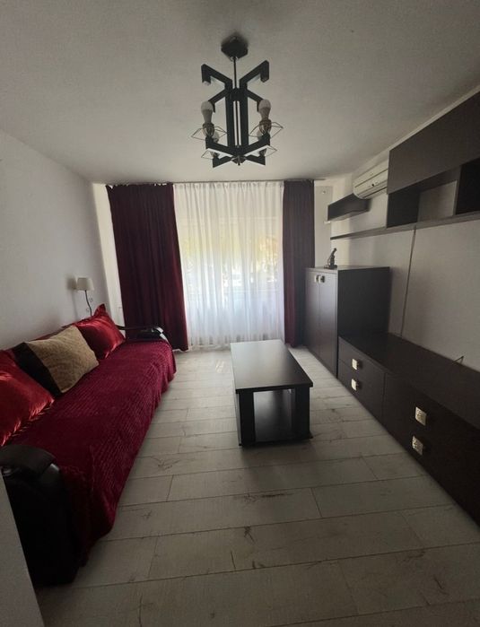 Inchiriez apartament