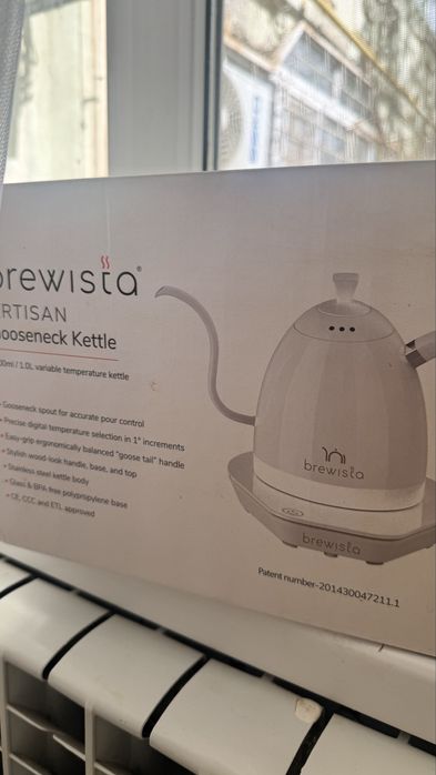 Чайник с котралером температуры