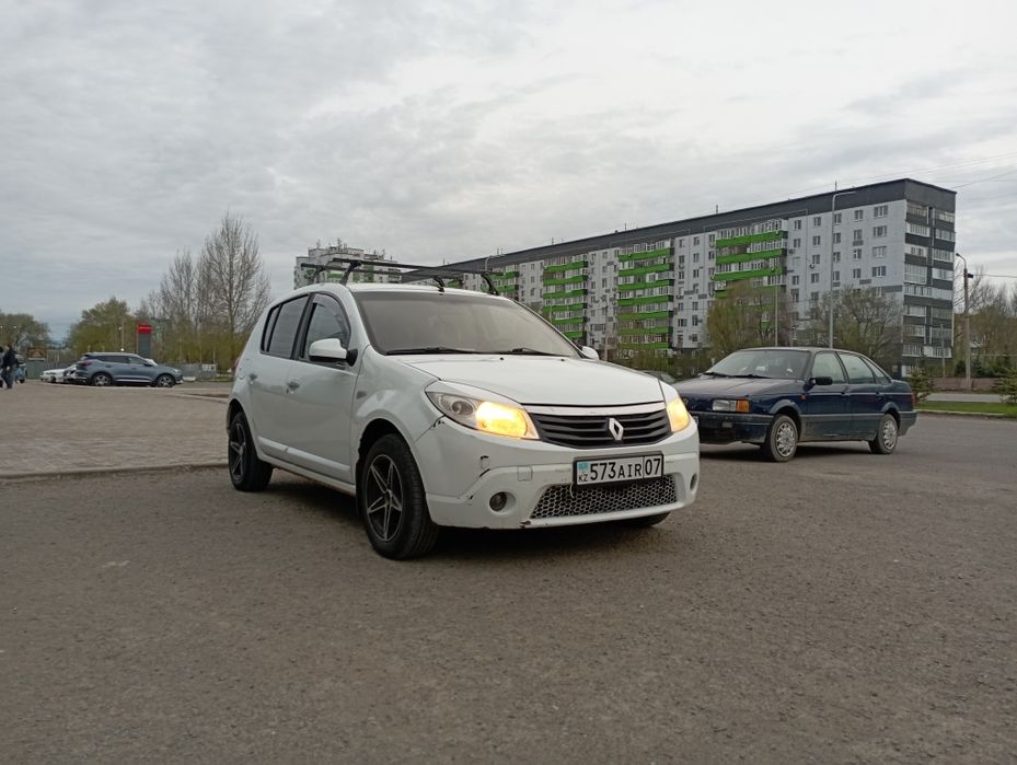 Рено Сандеро 2013 г в.