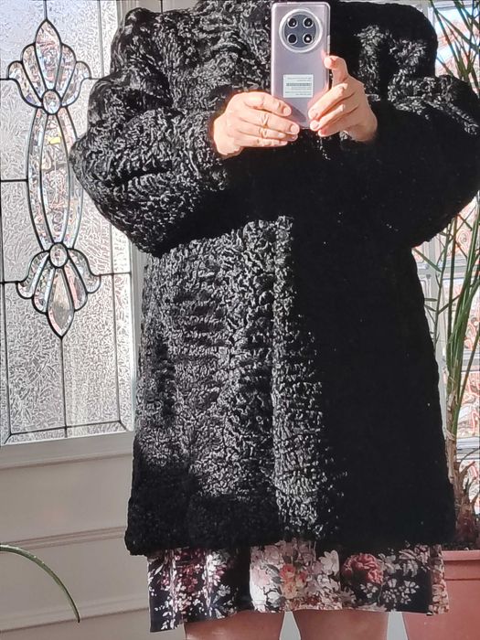 Vând haină astrahan mărimea L-XL