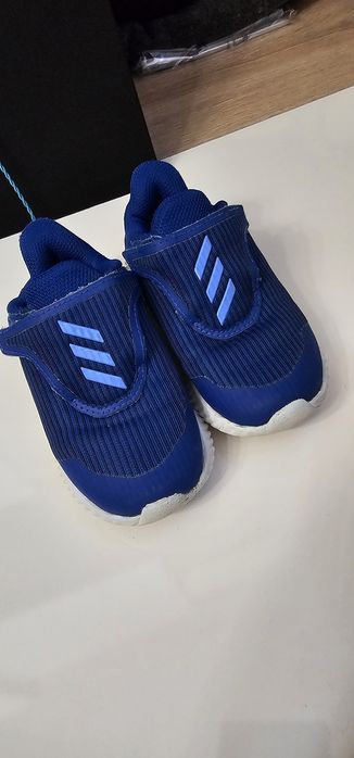 Adidasi marimea 23