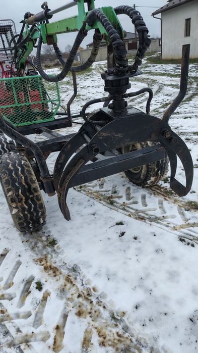 Vând schimb remorca cu graifer forestiera padure